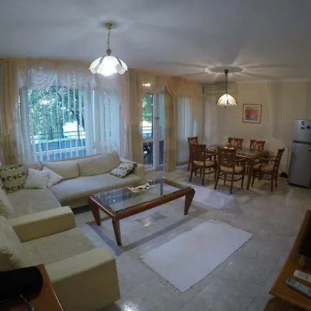 Апартамент Three Bedroom Apaartment 